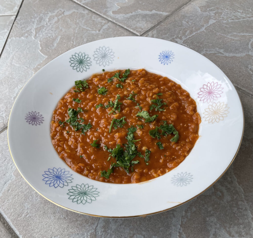 Rote Linsen- Tomatensuppe